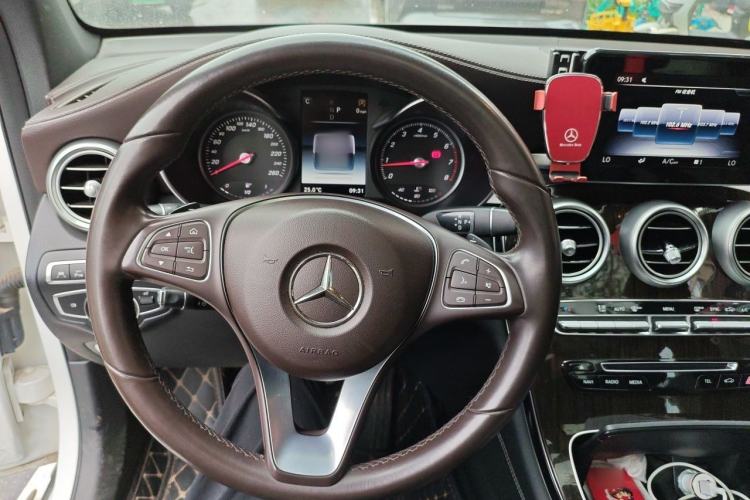 Used Mercedes-Benz GLC 2017 GLC 260 4MATIC Luxury Model Steering Wheel