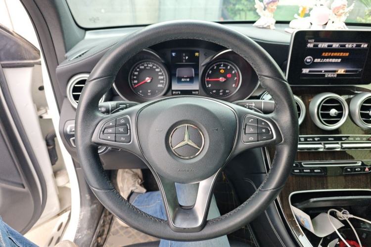 Used Mercedes-Benz GLC 2017 GLC 260 4MATIC Luxury Model Steering Wheel