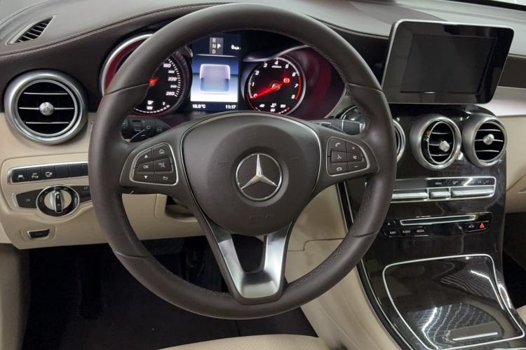 Used Mercedes-Benz GLC 2017 GLC 260 4MATIC Luxury Model Steering Wheel