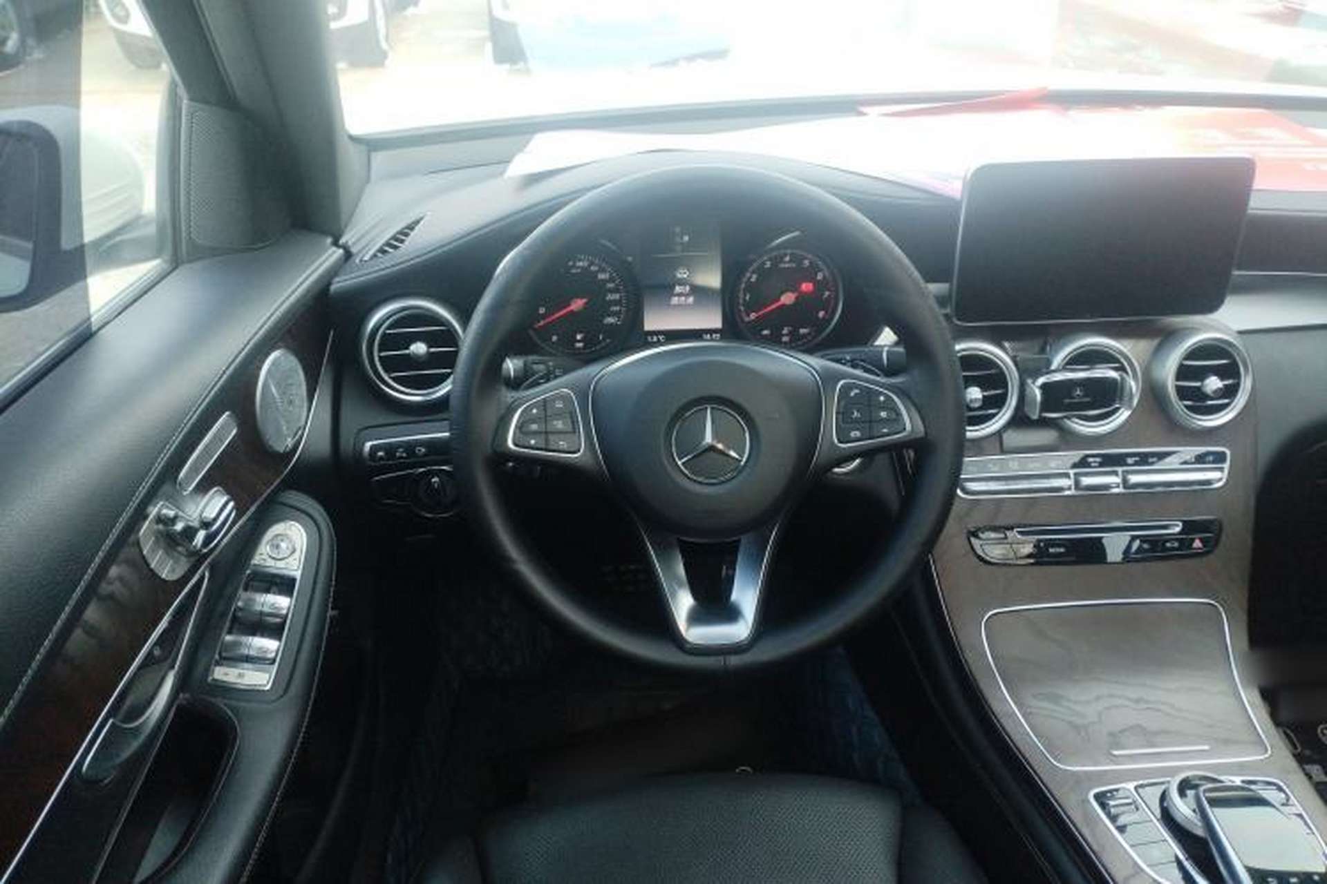 Used Mercedes-Benz GLC 2017 GLC 300 4MATIC Luxury Model Steering Wheel