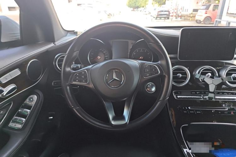 Used Mercedes-Benz GLC 2017 GLC 260 4MATIC Luxury Model Steering Wheel