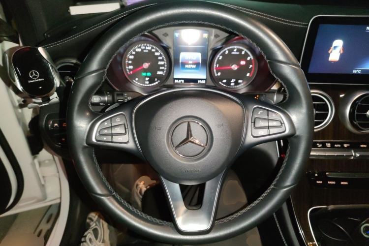 Used Mercedes-Benz GLC 2017 GLC 260 4MATIC Luxury Model Steering Wheel