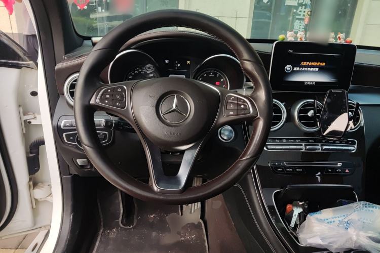 Used Mercedes-Benz GLC 2017 GLC 260 4MATIC Luxury Model Steering Wheel