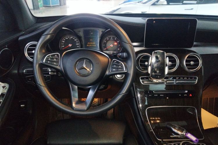 Used Mercedes-Benz GLC 2017 GLC 260 4MATIC Luxury Model Steering Wheel