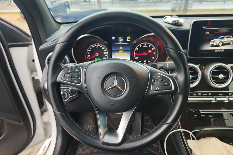 Used Mercedes-Benz GLC 2017 GLC 260 4MATIC Luxury Model Steering Wheel