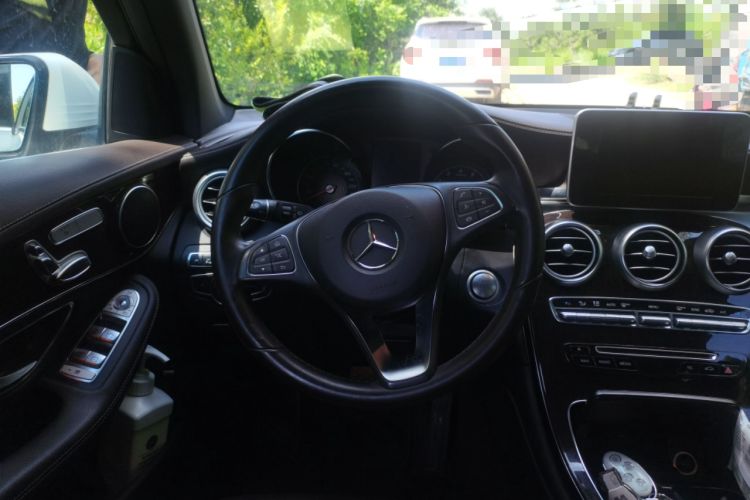 Used Mercedes-Benz GLC 2017 GLC 260 4MATIC Luxury Model Steering Wheel