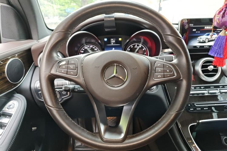 Used Mercedes-Benz GLC 2017 GLC 260 4MATIC Luxury Model Steering Wheel