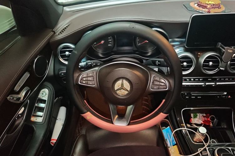 Used Mercedes-Benz GLC 2017 GLC 260 4MATIC Luxury Model Steering Wheel