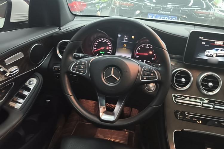 Used Mercedes-Benz GLC 2017 GLC 300 4MATIC Sport Edition Steering Wheel