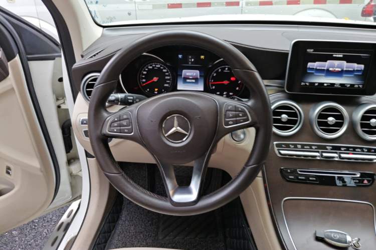 Used Mercedes-Benz GLC 2017 GLC 300 4MATIC Sport Edition Steering Wheel