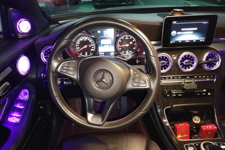 Used Mercedes-Benz GLC 2017 GLC 260 4MATIC Luxury Model Steering Wheel