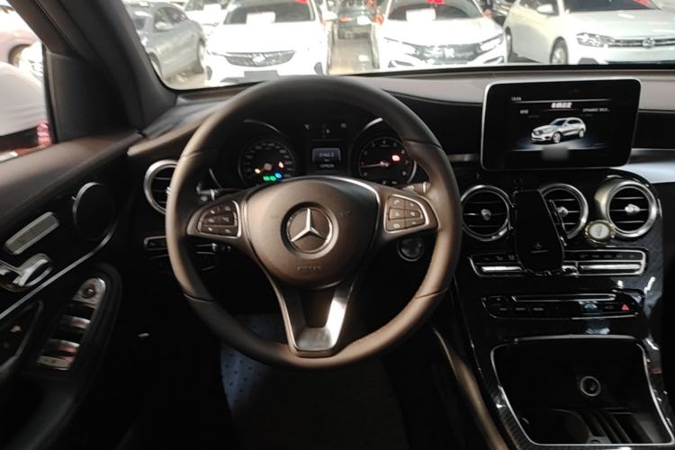 Used Mercedes-Benz GLC 2017 GLC 260 4MATIC Luxury Model Steering Wheel