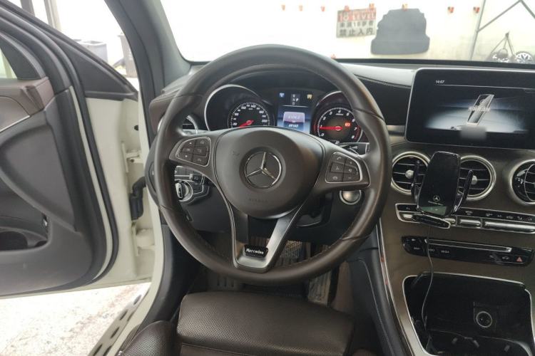 Used Mercedes-Benz GLC 2017 GLC 300 4MATIC Luxury Model Steering Wheel