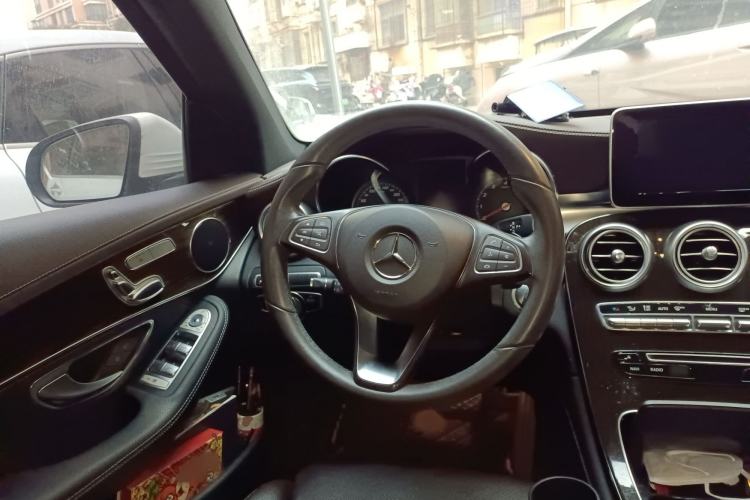 Used Mercedes-Benz GLC 2017 GLC 260 4MATIC Luxury Model Steering Wheel
