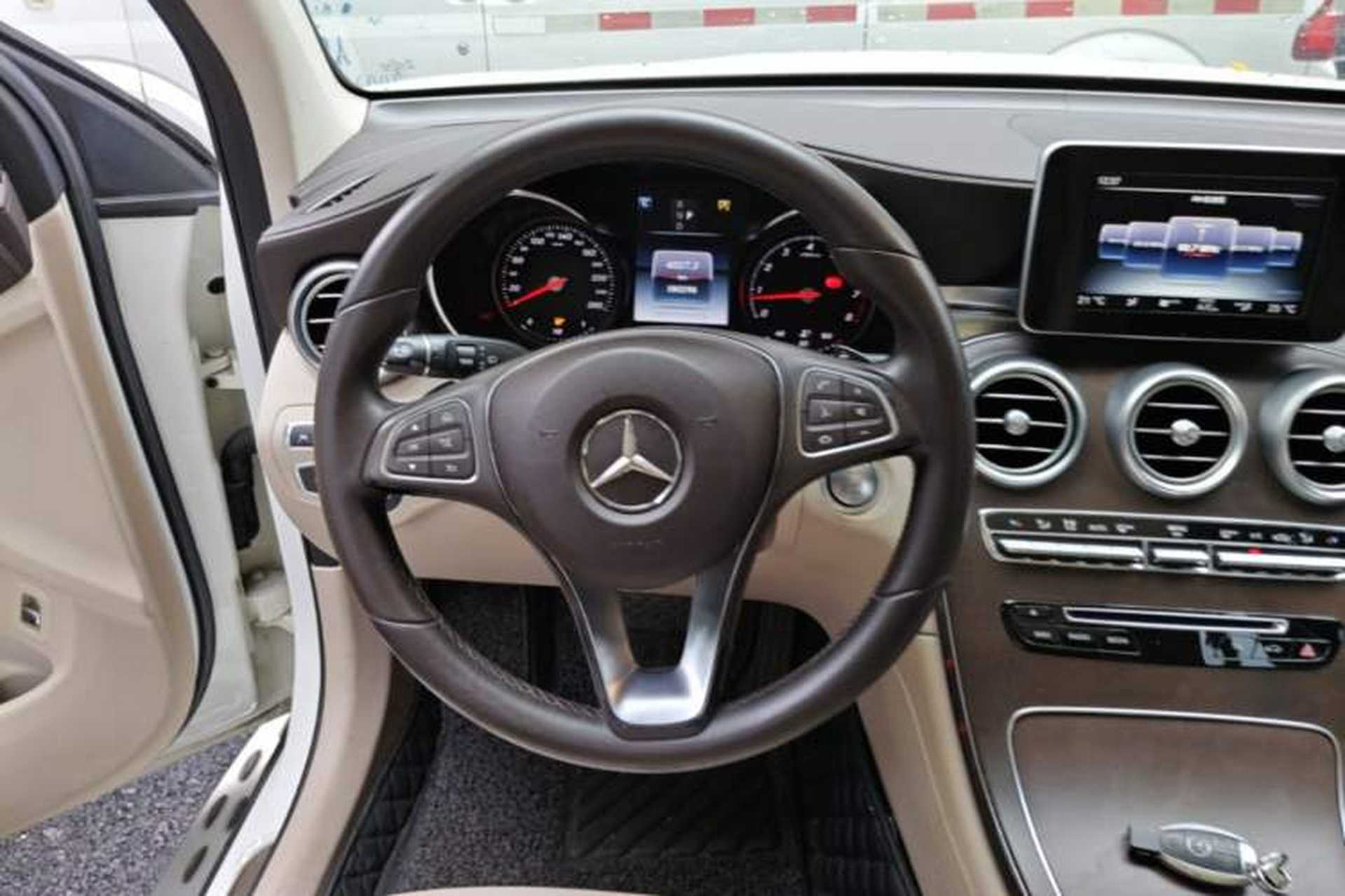 Used Mercedes-Benz GLC 2017 GLC 300 4MATIC Sport Edition Steering Wheel