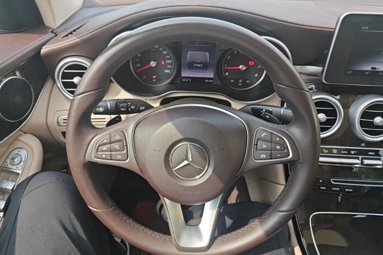 Used Mercedes-Benz GLC 2017 GLC 260 4MATIC Dynamic Edition Steering Wheel