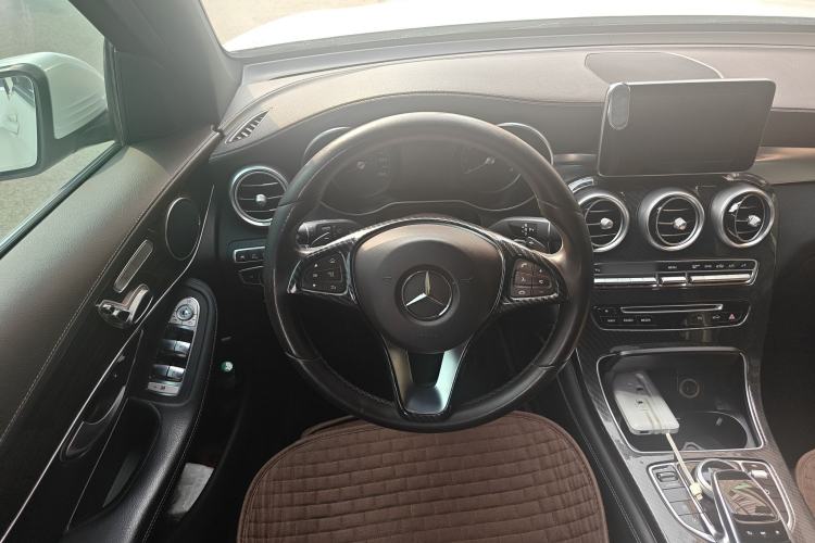 Used Mercedes-Benz GLC 2017 GLC 260 4MATIC Luxury Model Steering Wheel