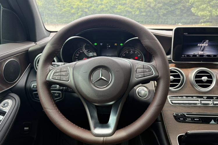 Used Mercedes-Benz GLC 2017 GLC 300 4MATIC Sport Edition Steering Wheel