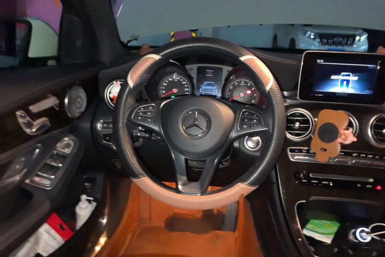 Used Mercedes-Benz GLC 2017 GLC 260 4MATIC Luxury Model Steering Wheel