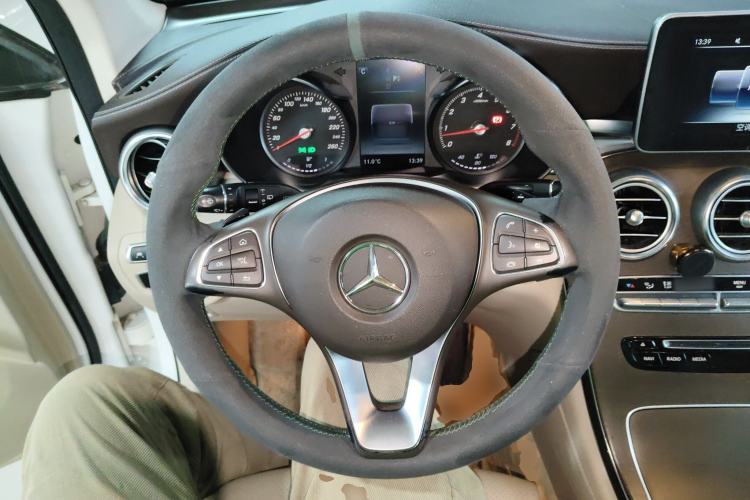 Used Mercedes-Benz GLC 2017 GLC 300 4MATIC Sport Edition Steering Wheel