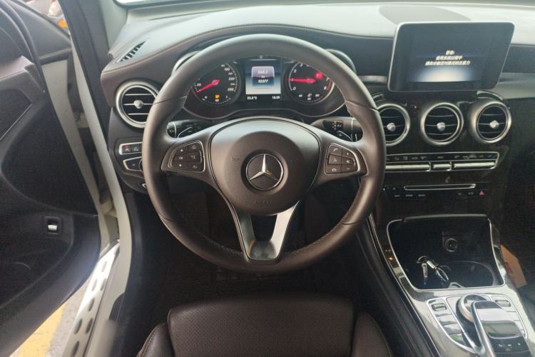 Used Mercedes-Benz GLC 2017 GLC 260 4MATIC Luxury Model Steering Wheel