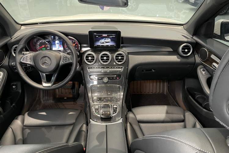 Used Mercedes-Benz GLC 2017 GLC 260 4MATIC Luxury Model Steering Wheel