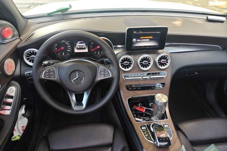 Used Mercedes-Benz GLC 2017 GLC 300 4MATIC Sport Edition Steering Wheel