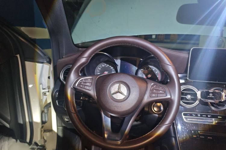 Used Mercedes-Benz GLC 2017 GLC 260 4MATIC Dynamic Edition Steering Wheel