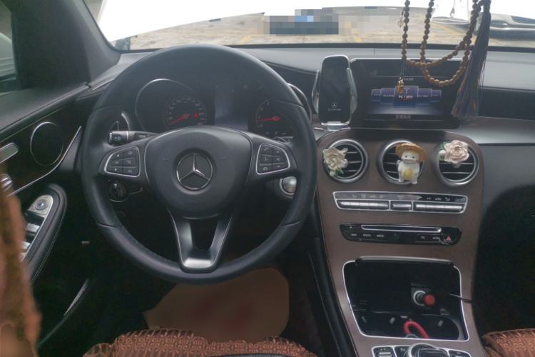 Used Mercedes-Benz GLC 2017 GLC 300 4MATIC Sport Edition Steering Wheel