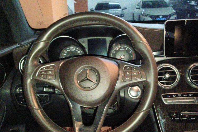 Used Mercedes-Benz GLC 2017 GLC 260 4MATIC Luxury Model Steering Wheel