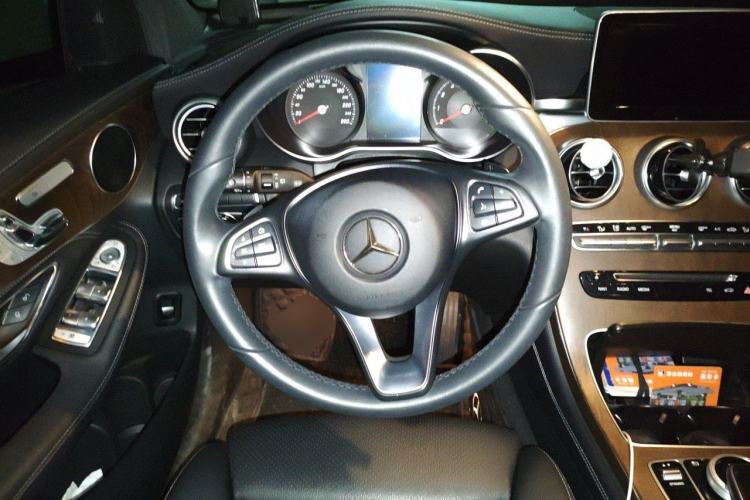 Used Mercedes-Benz GLC 2017 GLC 300 4MATIC Sport Edition Steering Wheel
