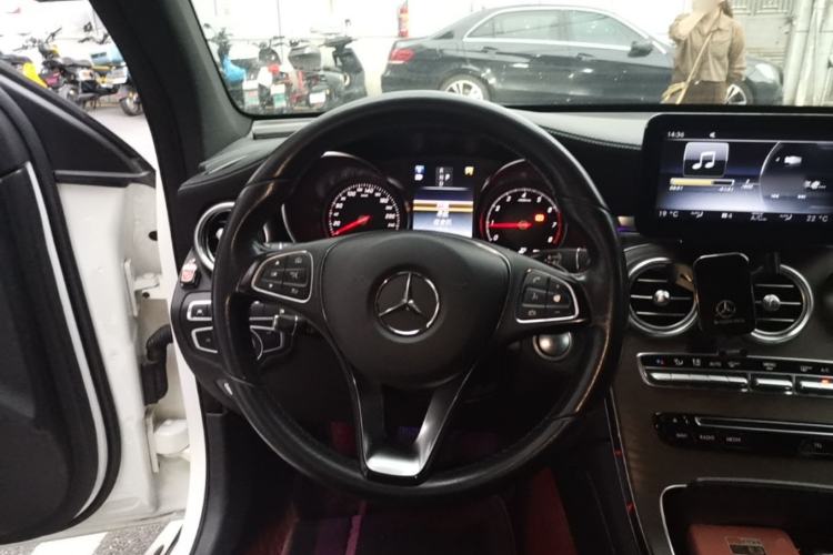 Used Mercedes-Benz GLC 2017 GLC 300 4MATIC Sport Edition Steering Wheel