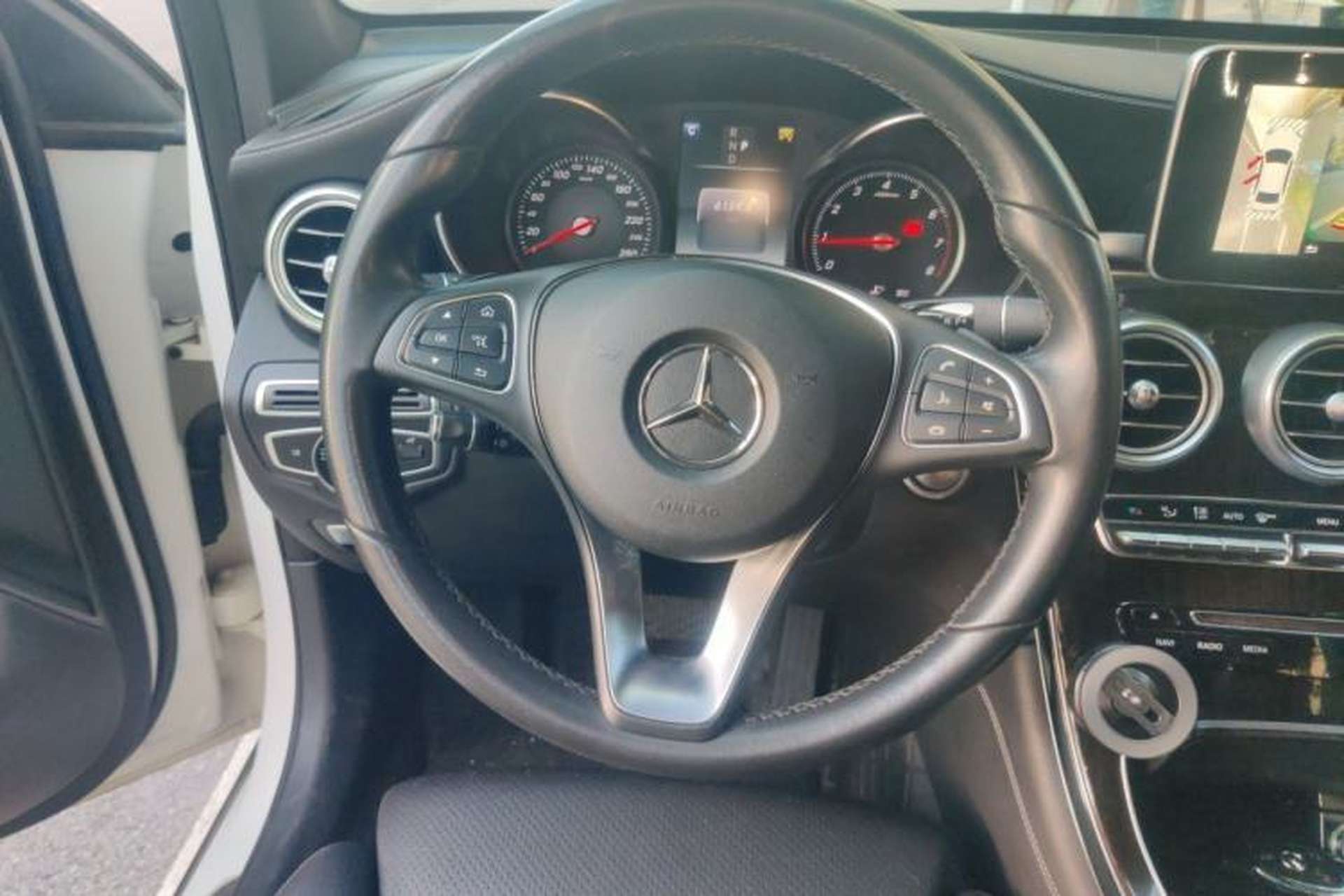 Used Mercedes-Benz GLC 2017 GLC 260 4MATIC Dynamic Edition Steering Wheel