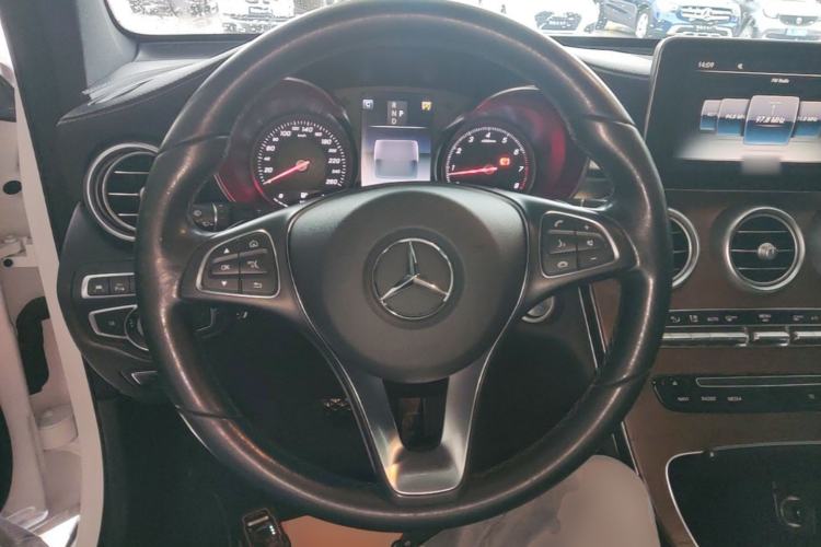 Used Mercedes-Benz GLC 2017 GLC 300 4MATIC Luxury Model Steering Wheel