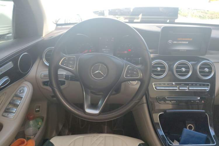 Used Mercedes-Benz GLC 2017 GLC 260 4MATIC Dynamic Edition Steering Wheel