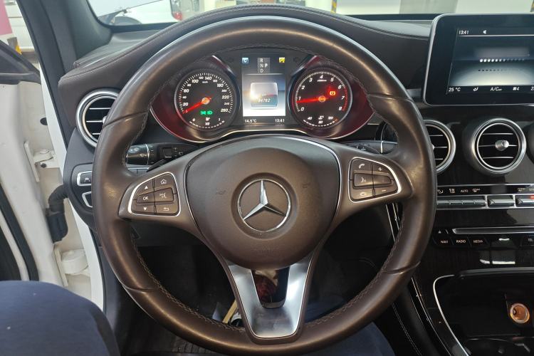 Used Mercedes-Benz GLC 2017 GLC 260 4MATIC Luxury Model Steering Wheel