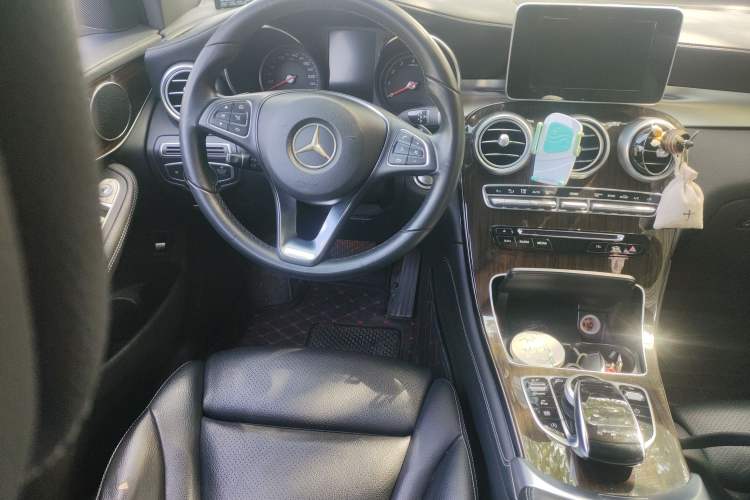 Used Mercedes-Benz GLC 2017 GLC 260 4MATIC Dynamic Edition Steering Wheel