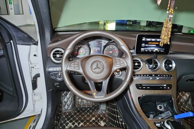 Used Mercedes-Benz GLC 2017 GLC 300 4MATIC Sport Edition Steering Wheel
