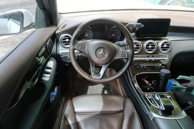 Used Mercedes-Benz GLC 2017 GLC 260 4MATIC Dynamic Edition Steering Wheel