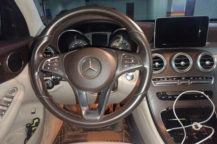 Used Mercedes-Benz GLC 2017 GLC 300 4MATIC Sport Edition Steering Wheel