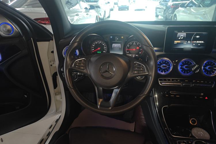 Used Mercedes-Benz GLC 2017 GLC 260 4MATIC Dynamic Edition Steering Wheel