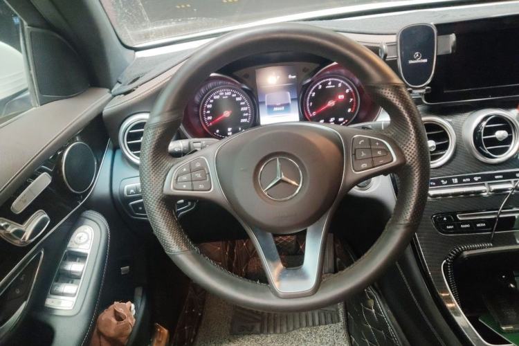 Used Mercedes-Benz GLC 2017 GLC 260 4MATIC Luxury Model Steering Wheel