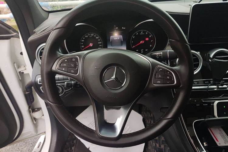 Used Mercedes-Benz GLC 2017 GLC 260 4MATIC Luxury Model Steering Wheel