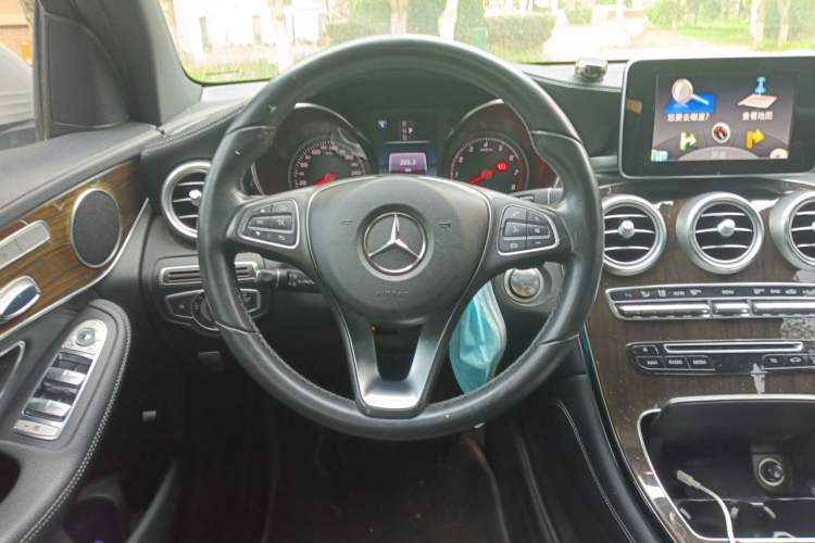 Used Mercedes-Benz GLC 2017 GLC 260 4MATIC Dynamic Edition Steering Wheel