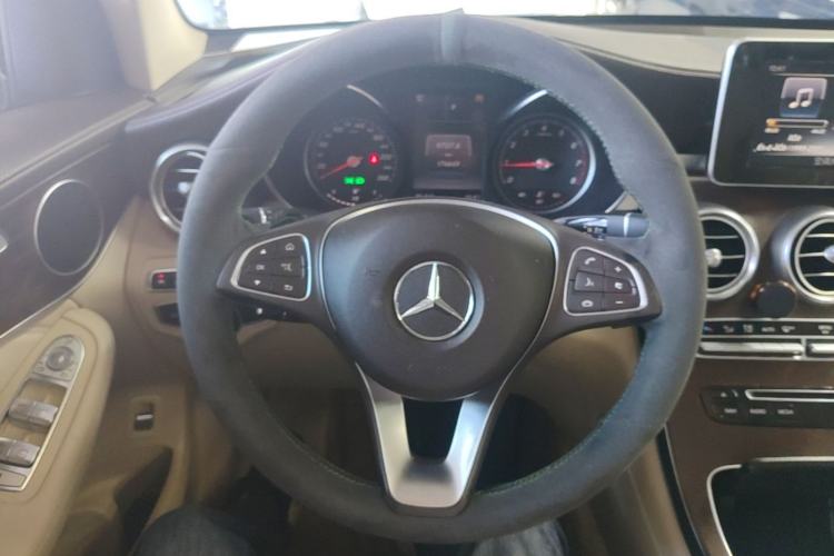 Used Mercedes-Benz GLC 2017 GLC 300 4MATIC Sport Edition Steering Wheel