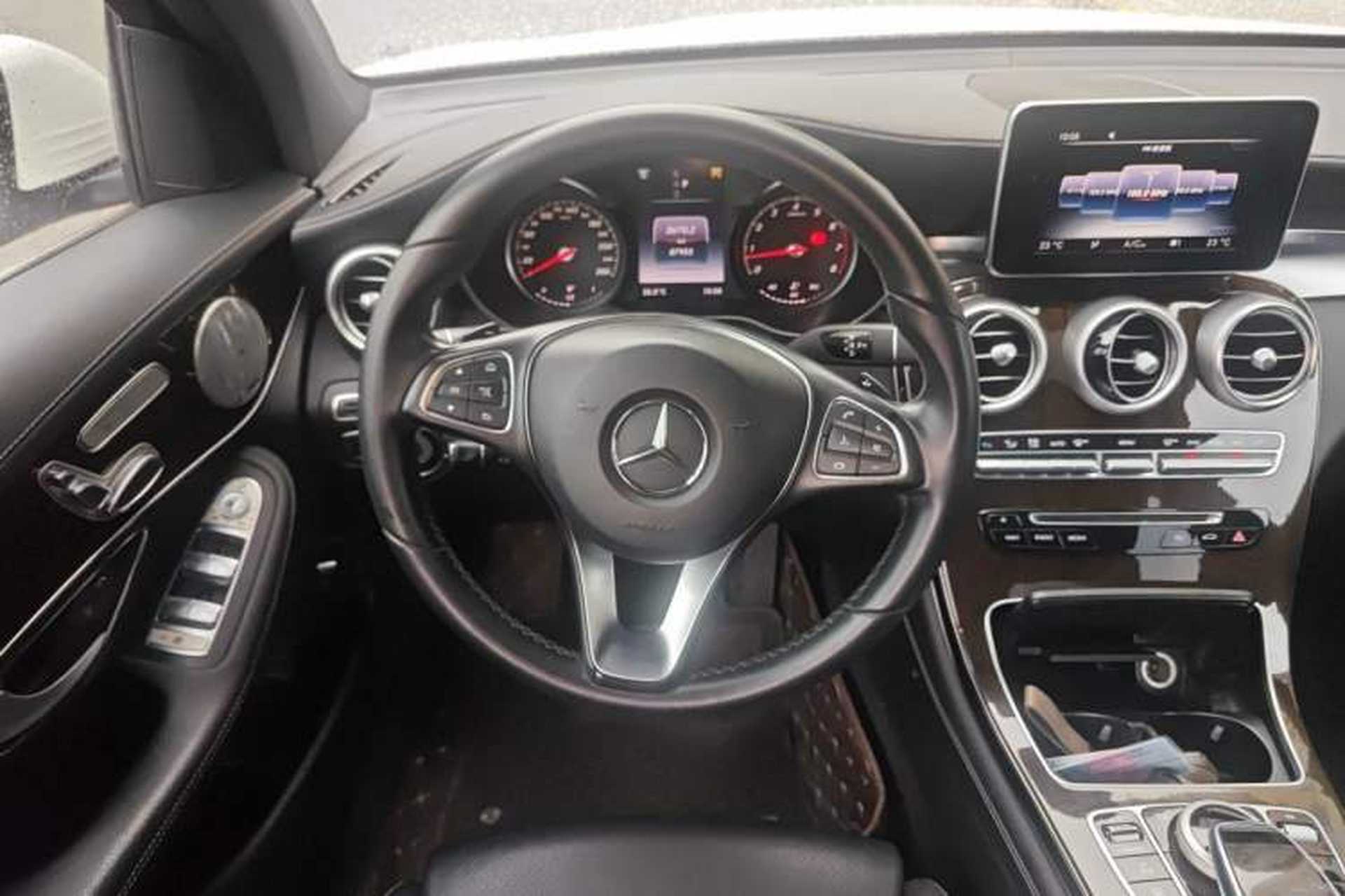 Used Mercedes-Benz GLC 2017 GLC 260 4MATIC Dynamic Edition Steering Wheel