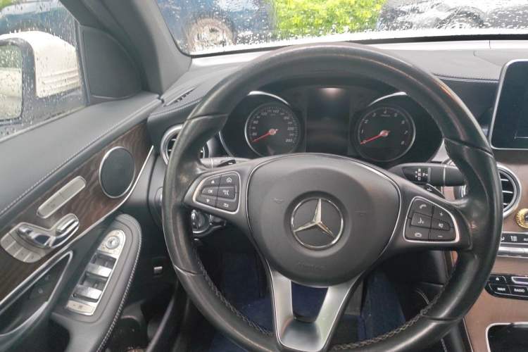 Used Mercedes-Benz GLC 2017 GLC 300 4MATIC Sport Edition Steering Wheel