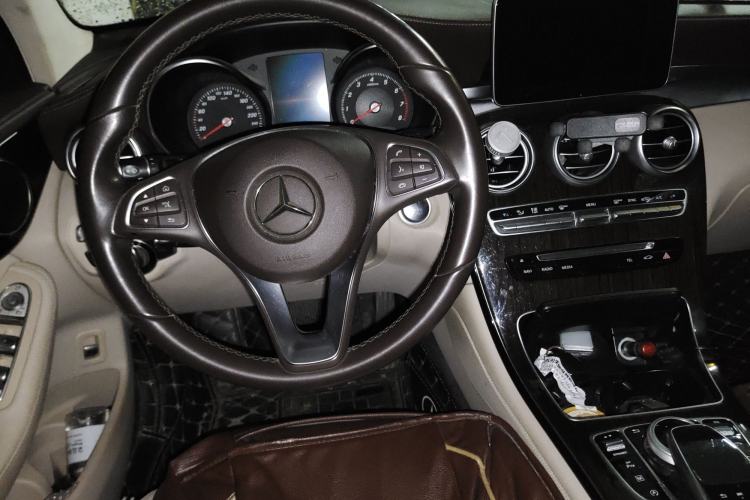 Used Mercedes-Benz GLC 2017 GLC 260 4MATIC Dynamic Edition Steering Wheel