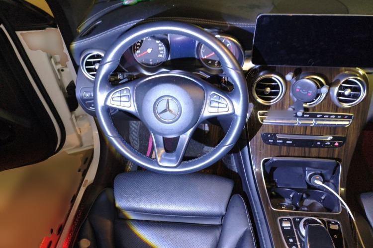 Used Mercedes-Benz GLC 2017 GLC 260 4MATIC Luxury Model Steering Wheel