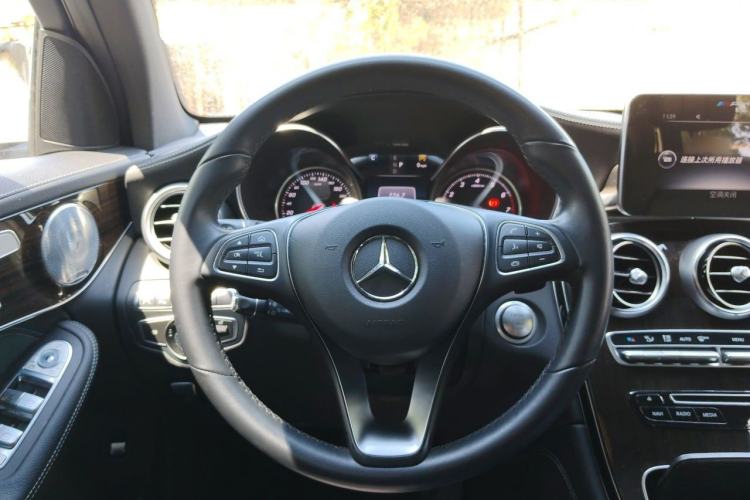Used Mercedes-Benz GLC 2017 GLC 260 4MATIC Luxury Model Steering Wheel